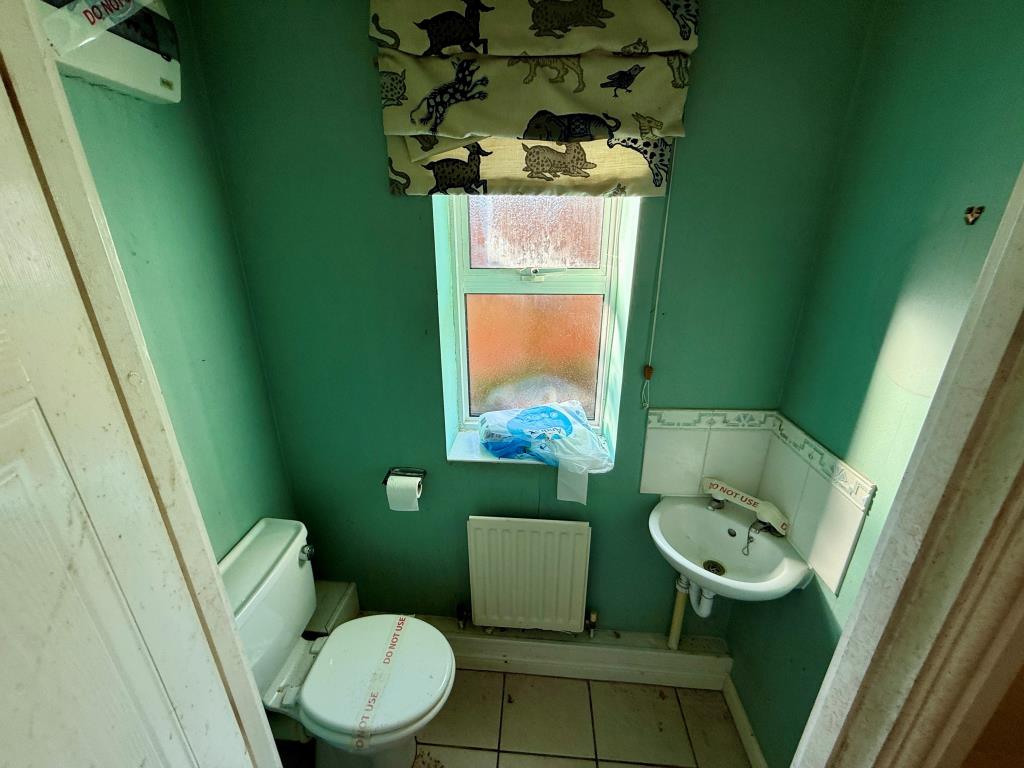 Lot: 162 - VACANT HOUSE IN GATED DEVELOPMENT - Downstairs W.C.